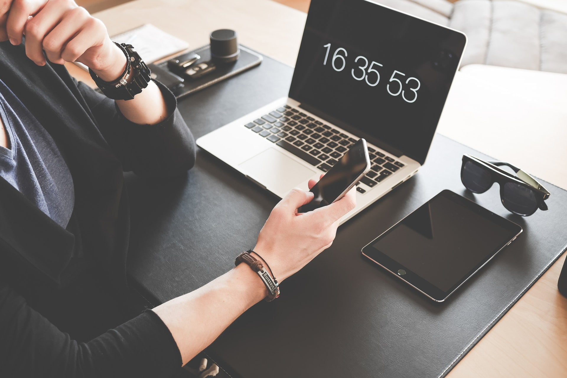 Setting up an E-mail Account on an iPhone/iPad